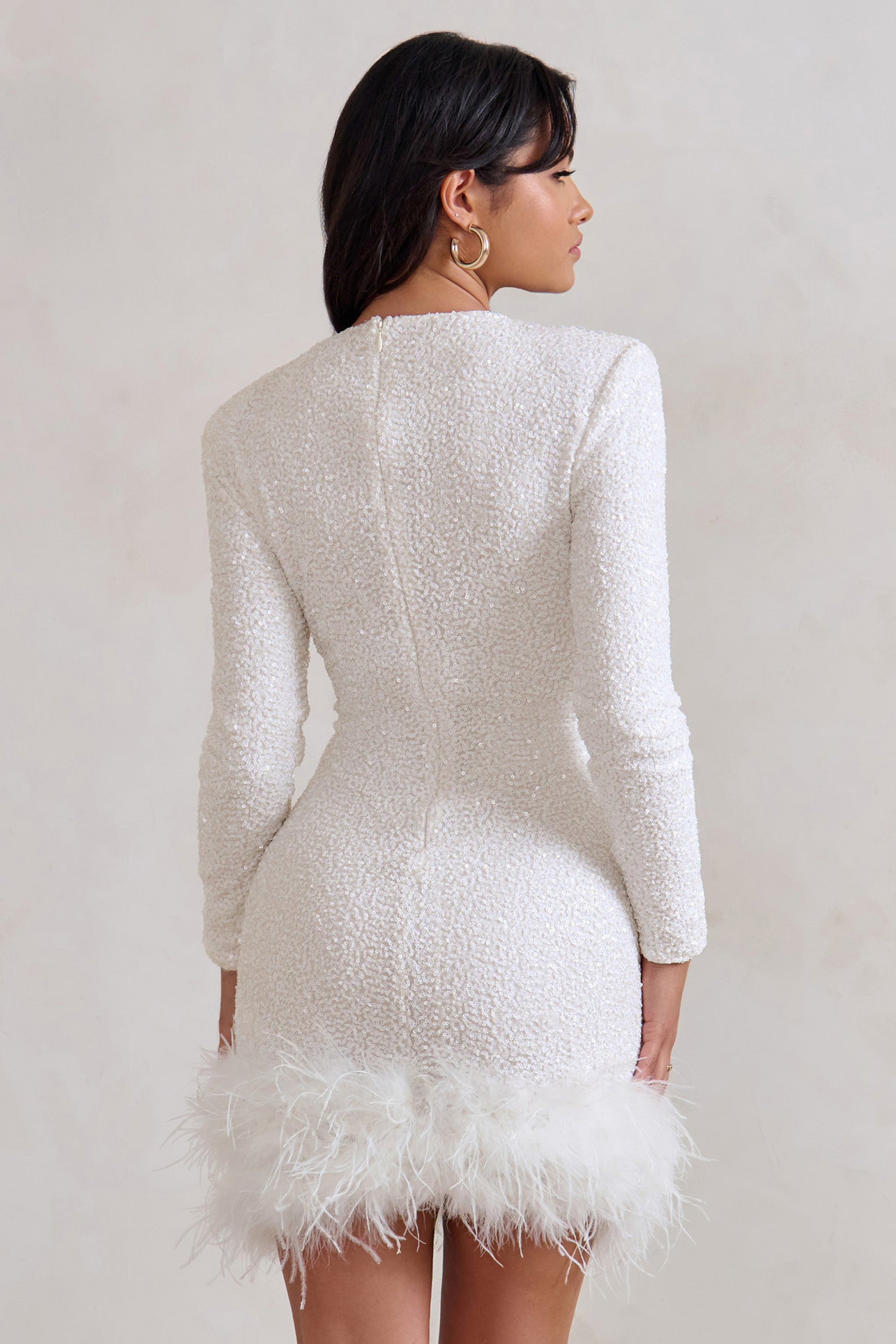 Witte Sequin Mini Jurk met Lange Mouwen en Veerafwerking
